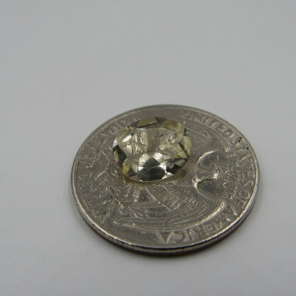 Natural 2 Carat Oval Cut Quartz Gemstone - Picture 5 of 6